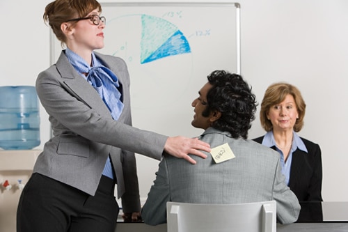 Bullying no trabalho afeta o clima organizacional e desmotiva os