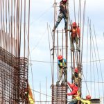 Criação de empregos da construção civil cai menos no 1º