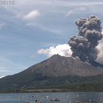 Vulcão Sakurajima entra em erupção no Japão; assista ao vídeo