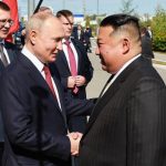Juntos na luta contra o imperialismo, diz Kim ao lado